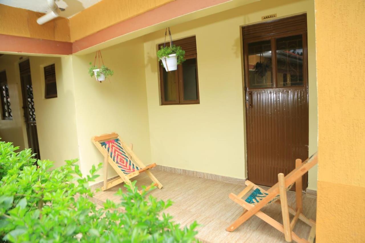 Palm Star Motel Fort Portal Exterior foto