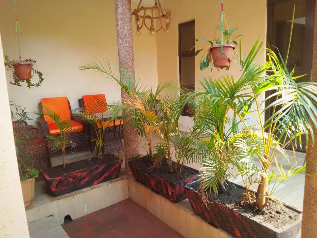 Palm Star Motel Fort Portal Exterior foto