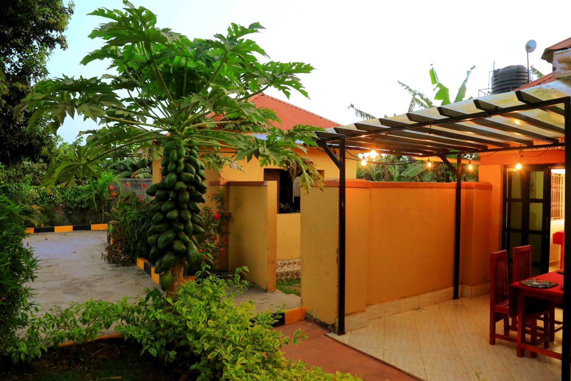 Palm Star Motel Fort Portal Exterior foto
